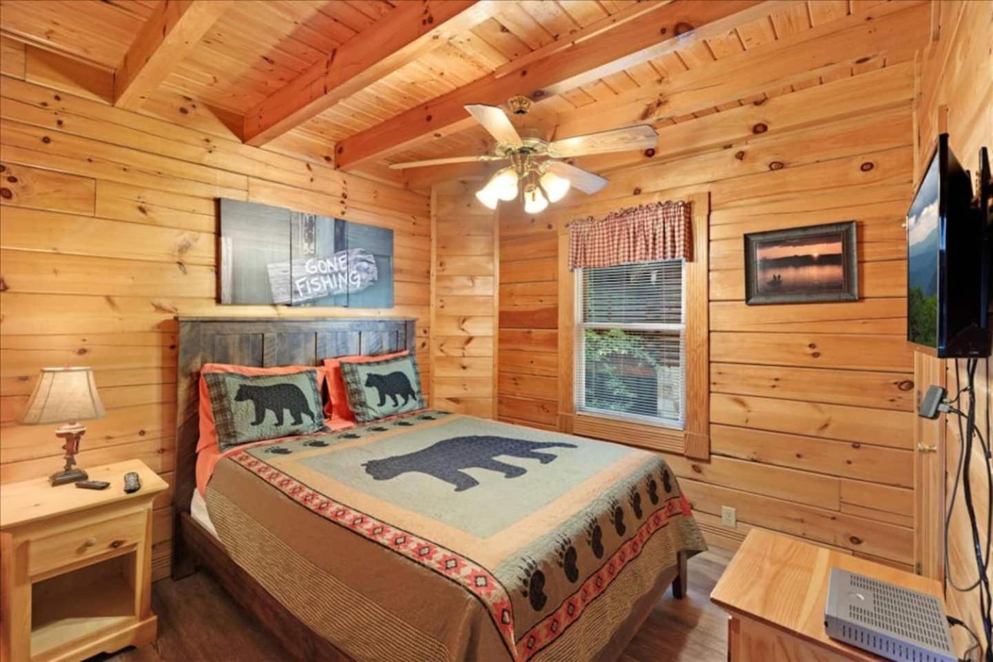 5Br Smoky Cabin Hot Tub, Games, 1 Mi To Parkway Pigeon Forge Luaran gambar