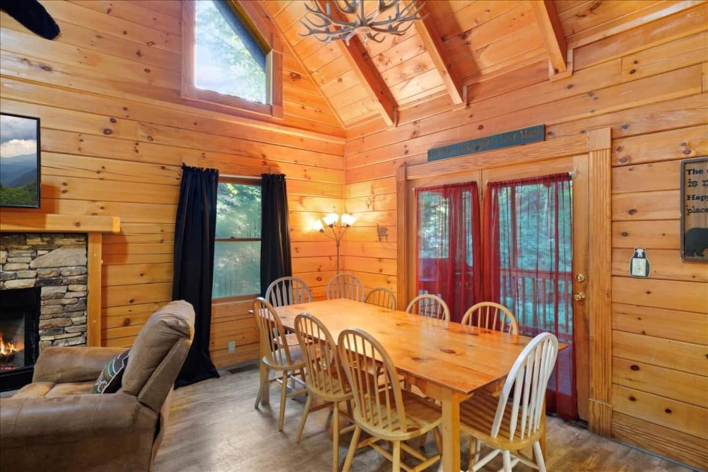 5Br Smoky Cabin Hot Tub, Games, 1 Mi To Parkway Pigeon Forge Luaran gambar
