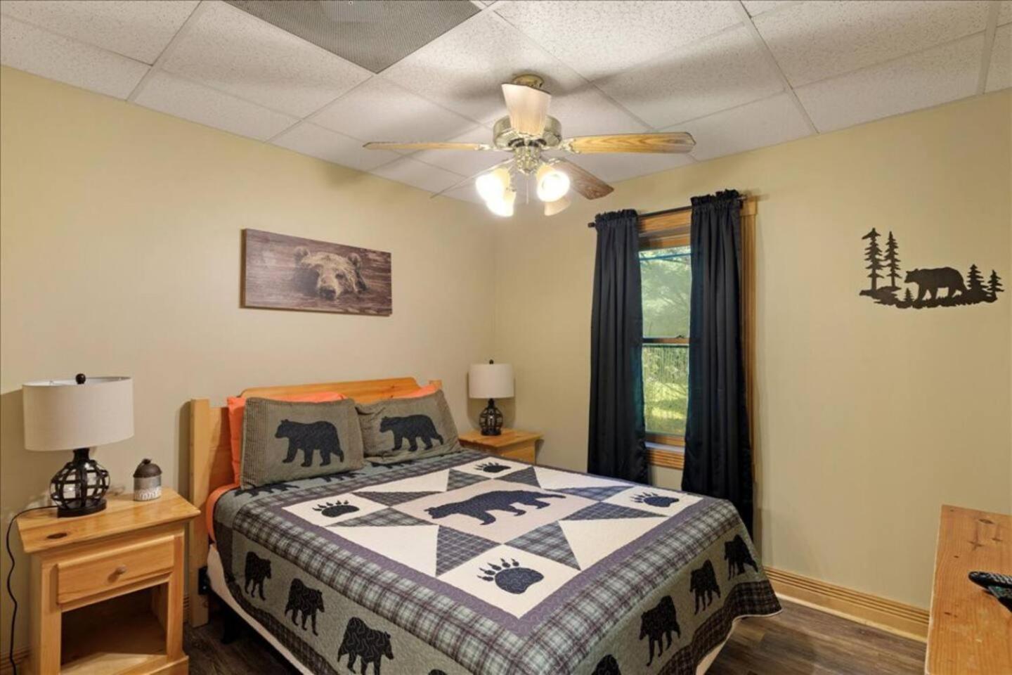 5Br Smoky Cabin Hot Tub, Games, 1 Mi To Parkway Pigeon Forge Luaran gambar