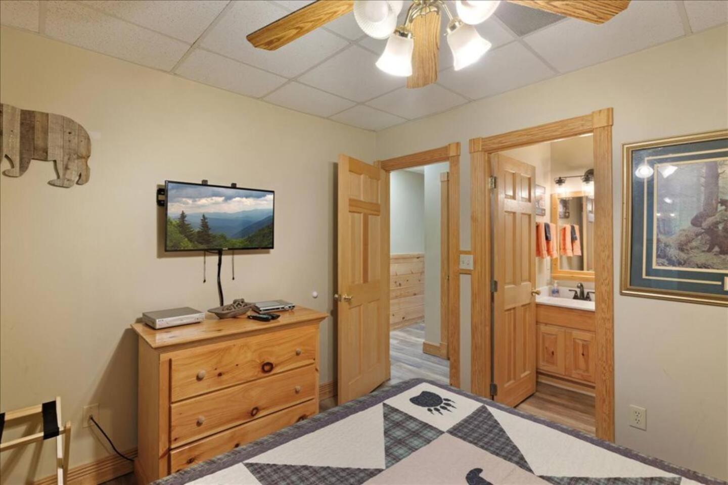 5Br Smoky Cabin Hot Tub, Games, 1 Mi To Parkway Pigeon Forge Luaran gambar