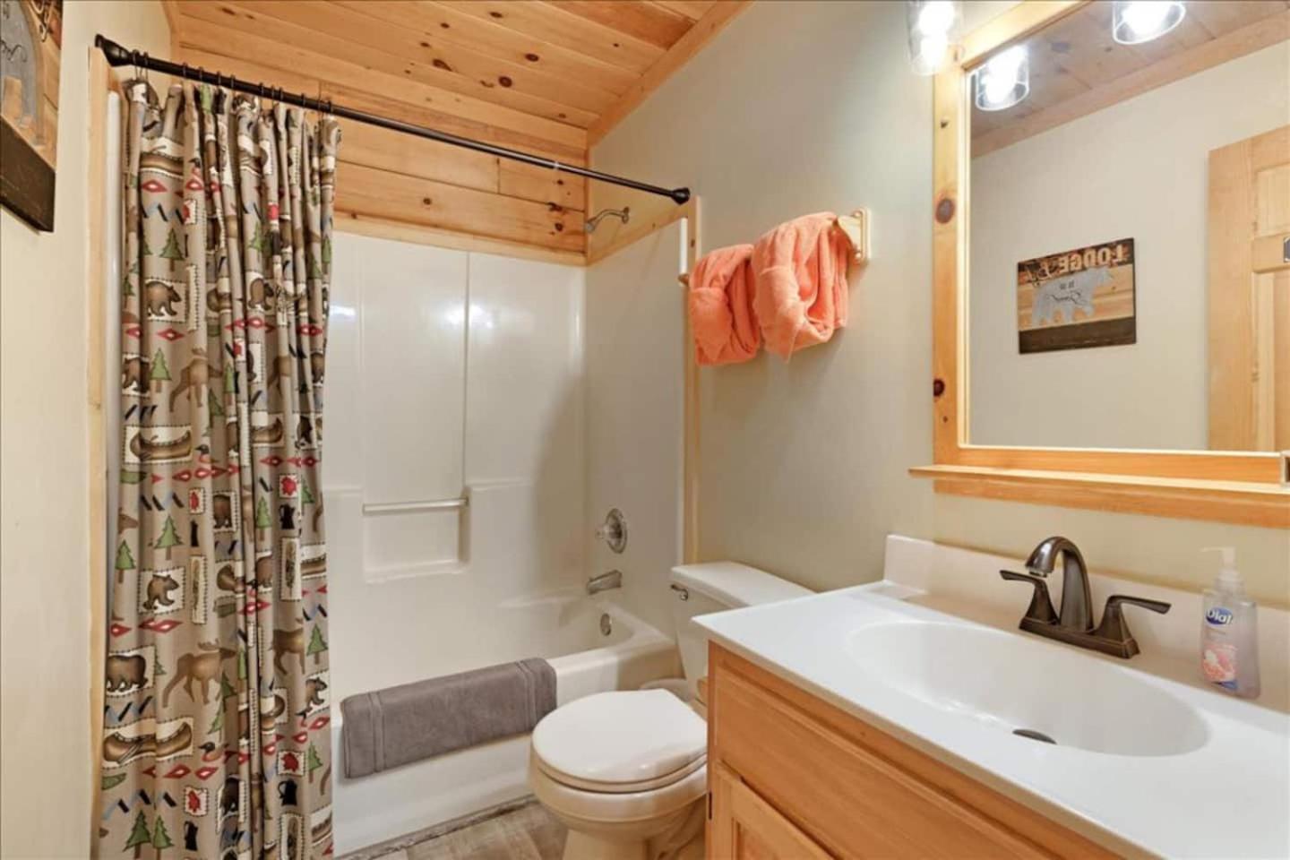 5Br Smoky Cabin Hot Tub, Games, 1 Mi To Parkway Pigeon Forge Luaran gambar