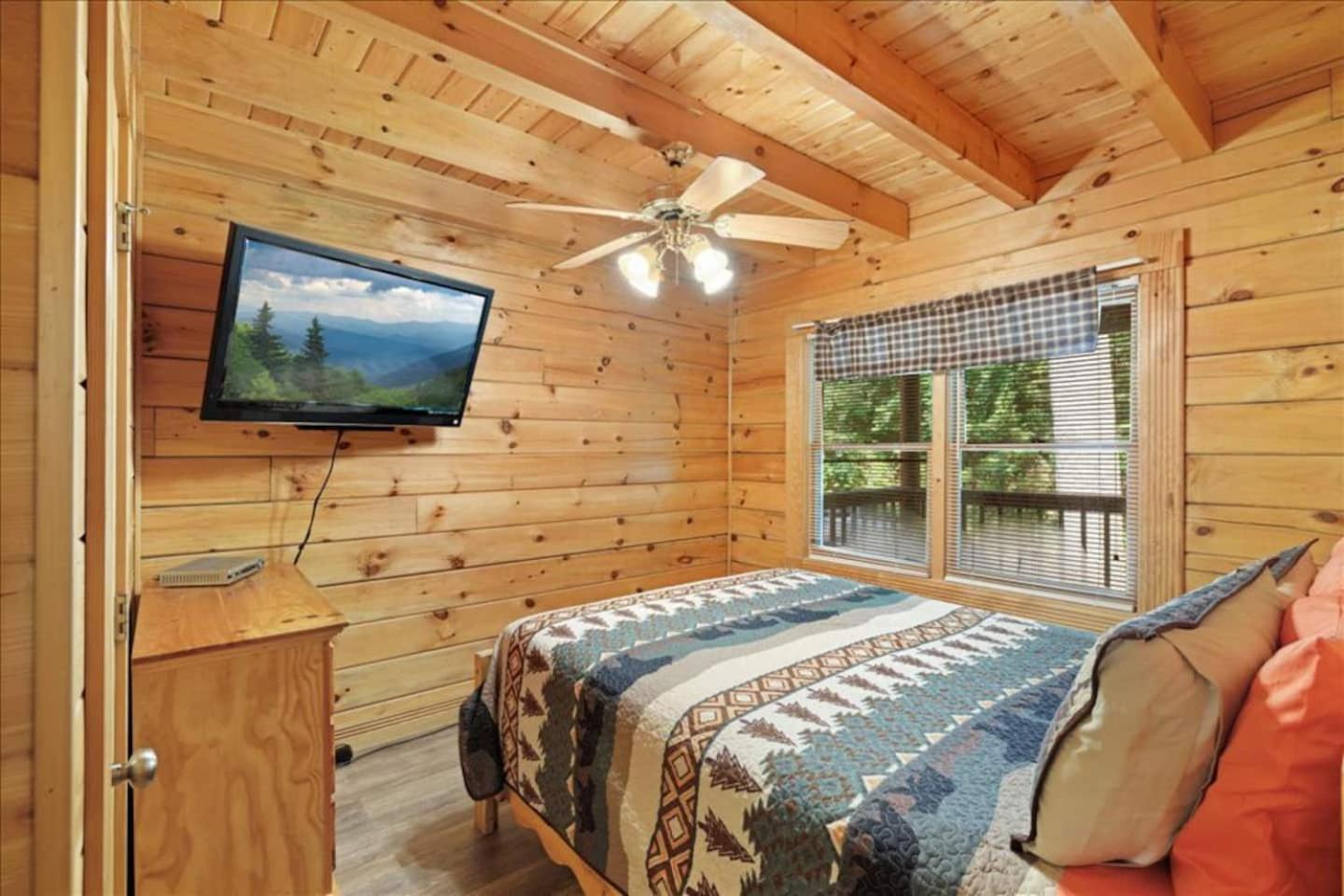 5Br Smoky Cabin Hot Tub, Games, 1 Mi To Parkway Pigeon Forge Luaran gambar