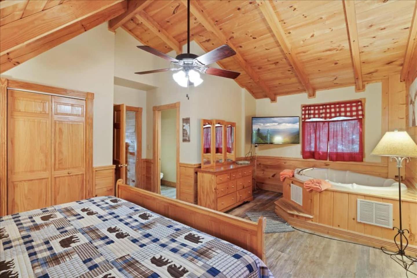 5Br Smoky Cabin Hot Tub, Games, 1 Mi To Parkway Pigeon Forge Luaran gambar