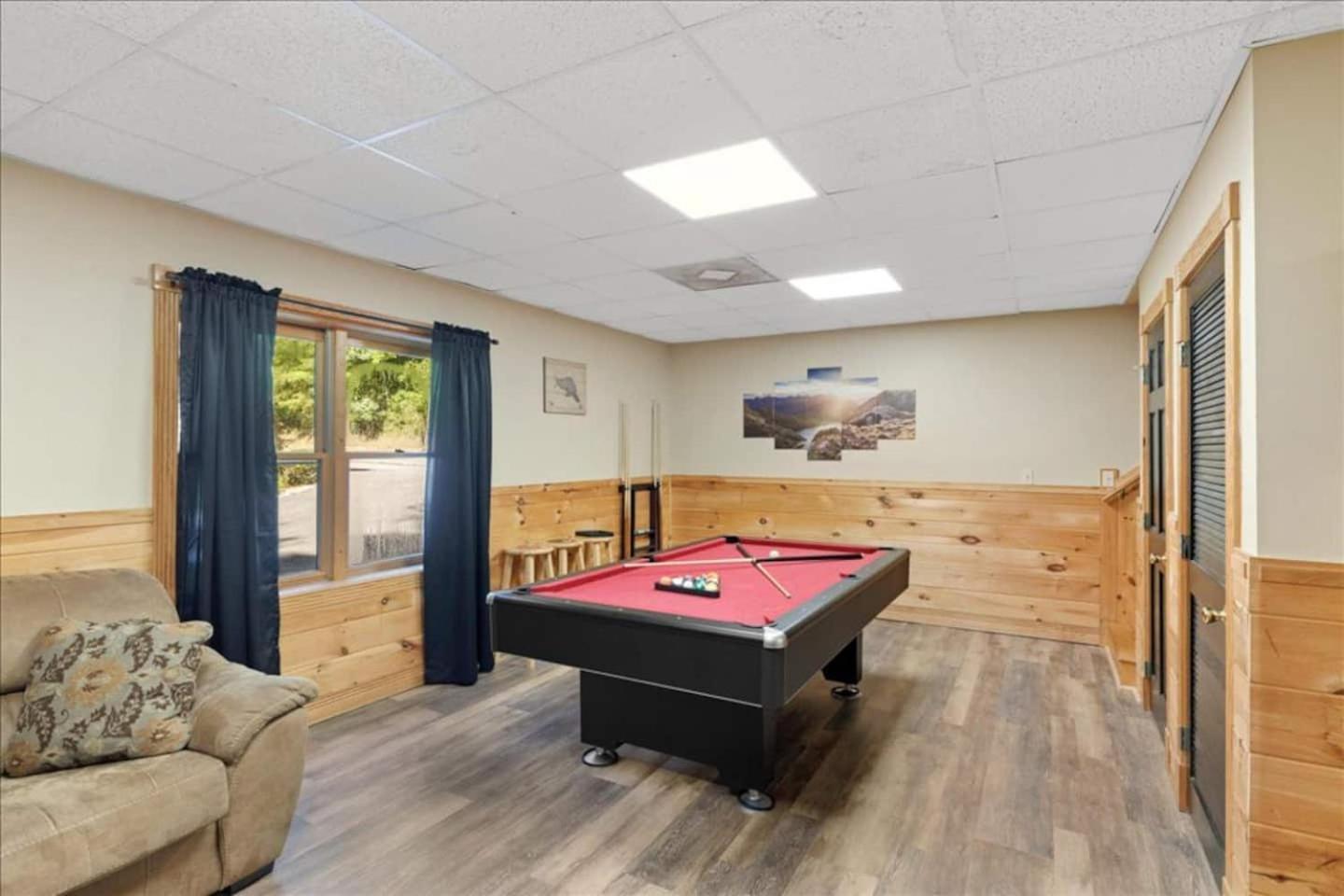 5Br Smoky Cabin Hot Tub, Games, 1 Mi To Parkway Pigeon Forge Luaran gambar