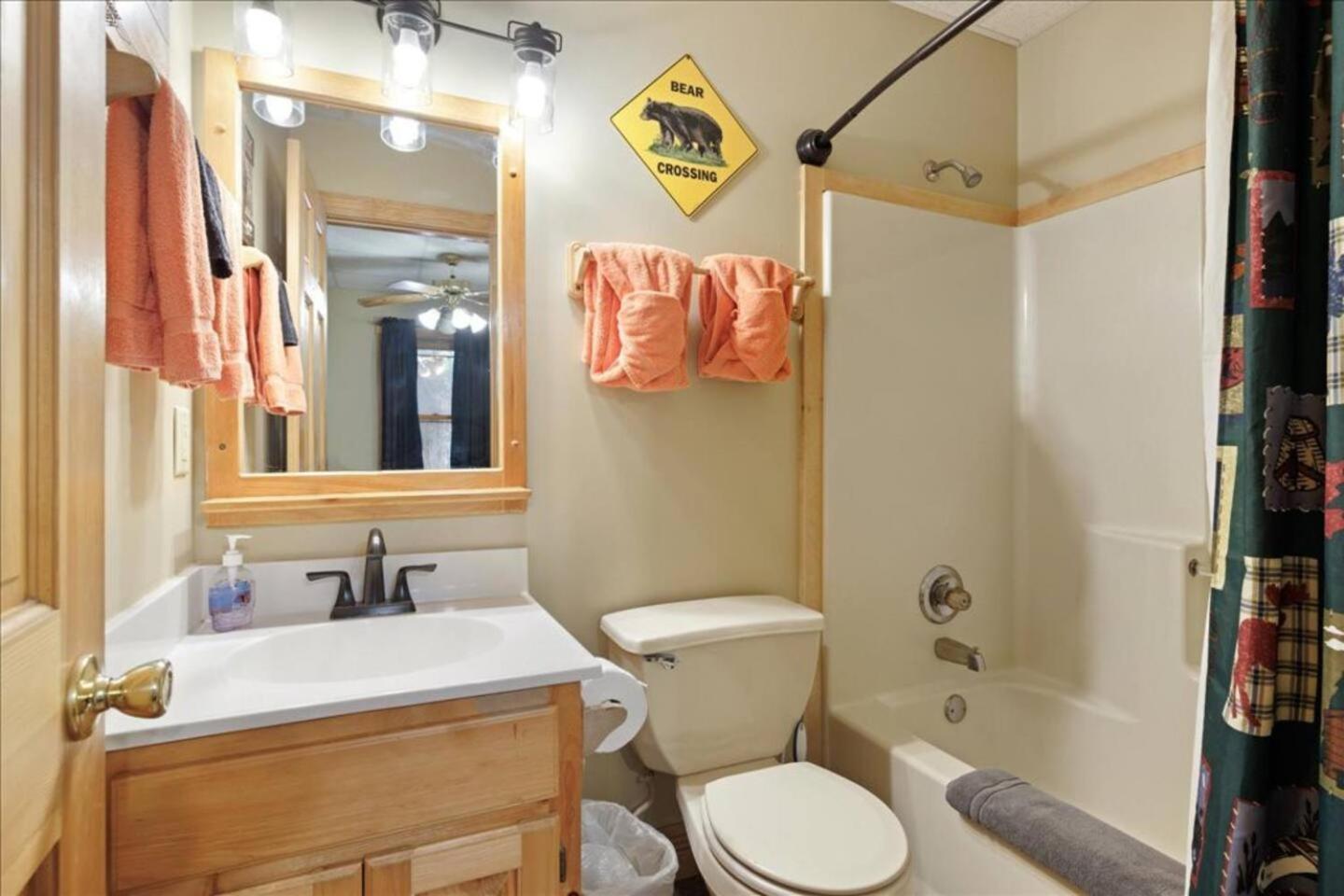 5Br Smoky Cabin Hot Tub, Games, 1 Mi To Parkway Pigeon Forge Luaran gambar