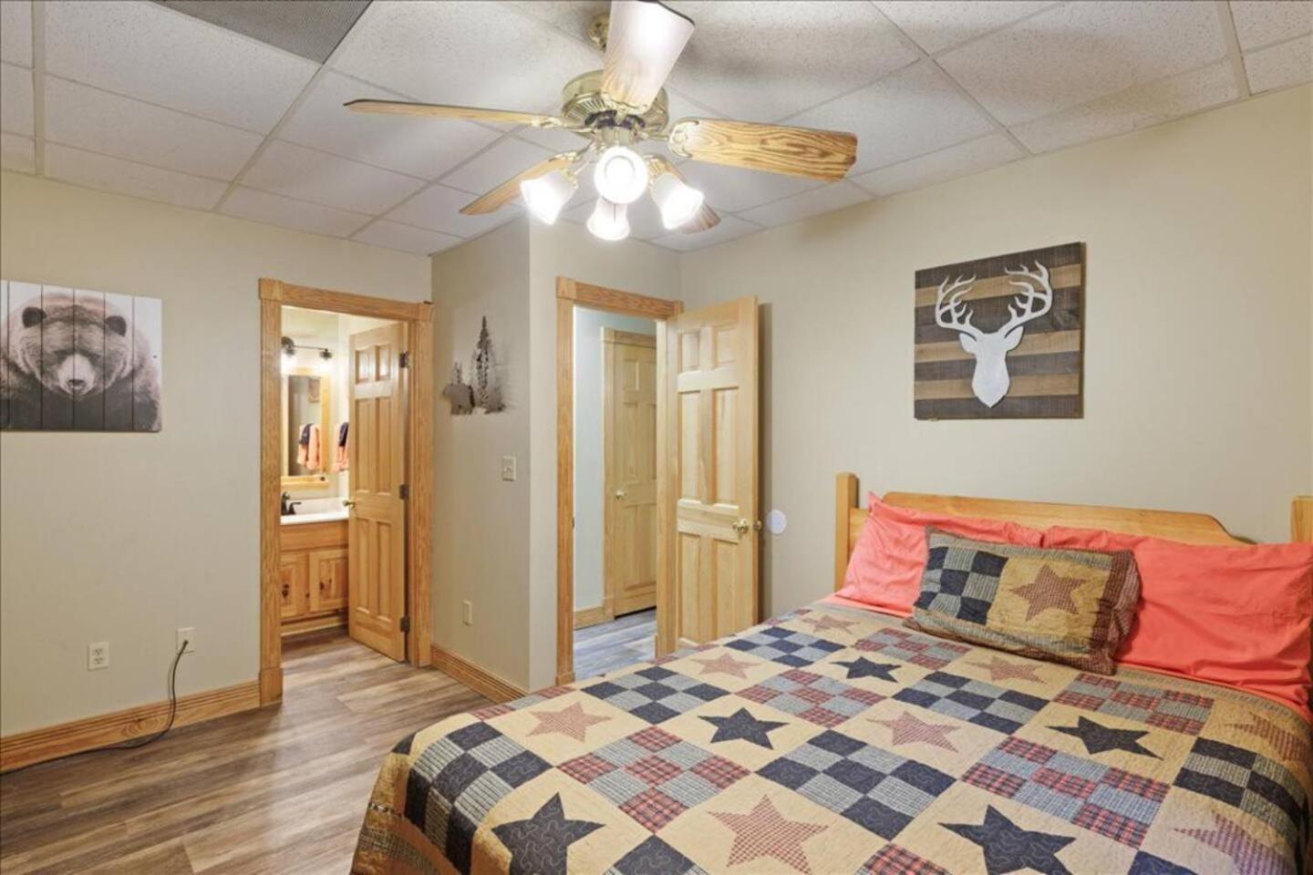 5Br Smoky Cabin Hot Tub, Games, 1 Mi To Parkway Pigeon Forge Luaran gambar