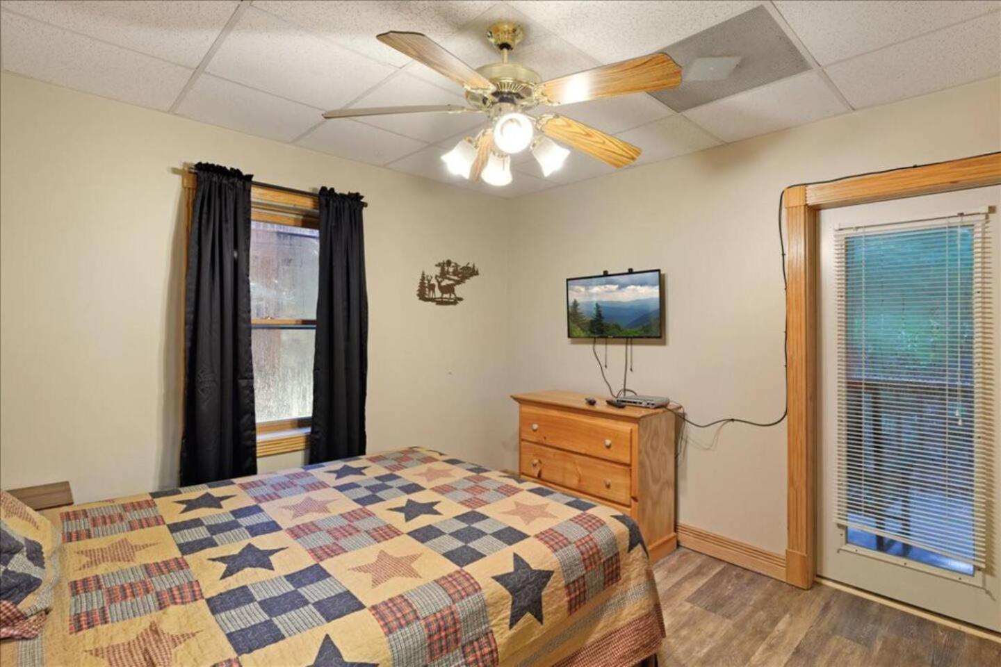 5Br Smoky Cabin Hot Tub, Games, 1 Mi To Parkway Pigeon Forge Luaran gambar