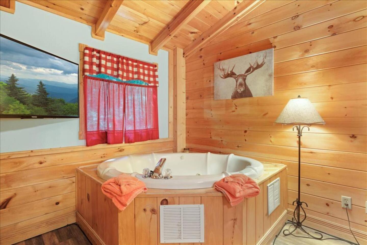 5Br Smoky Cabin Hot Tub, Games, 1 Mi To Parkway Pigeon Forge Luaran gambar