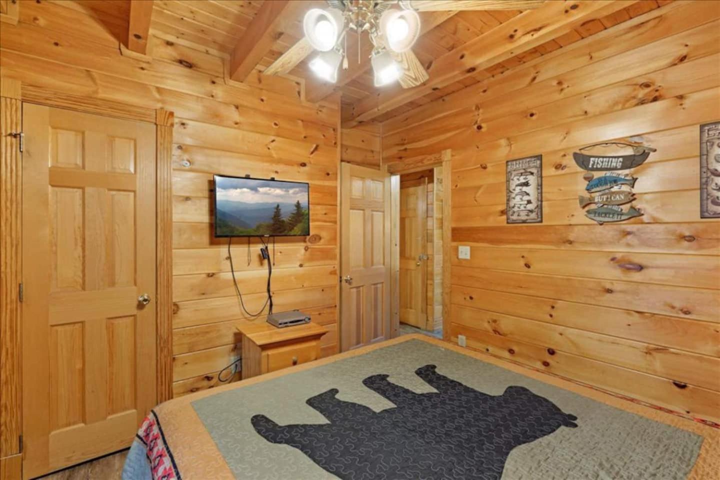 5Br Smoky Cabin Hot Tub, Games, 1 Mi To Parkway Pigeon Forge Luaran gambar