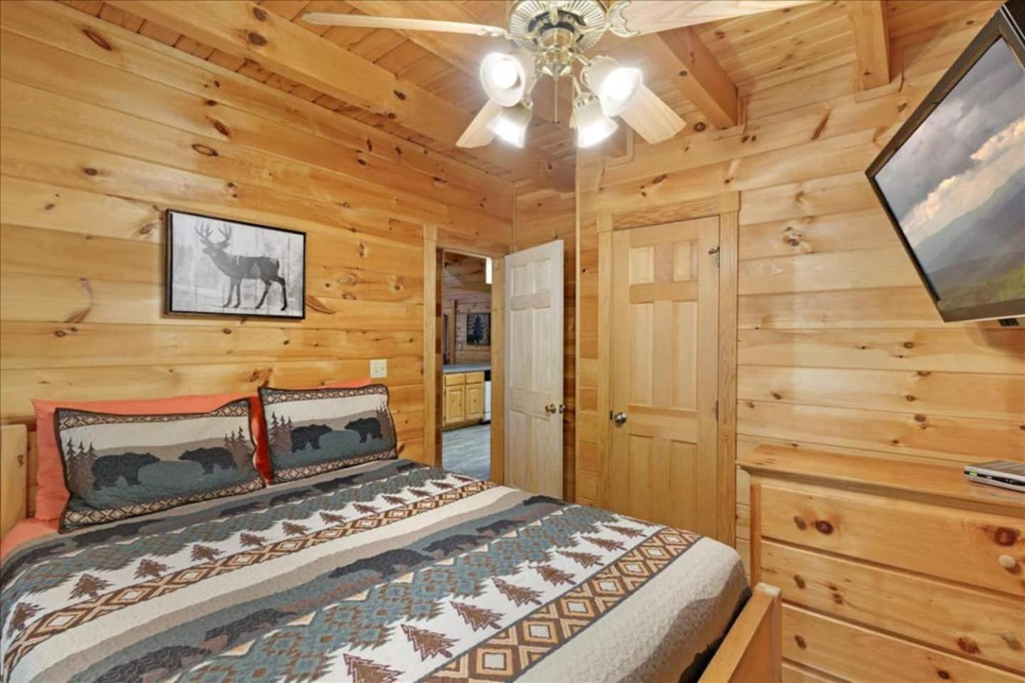 5Br Smoky Cabin Hot Tub, Games, 1 Mi To Parkway Pigeon Forge Luaran gambar