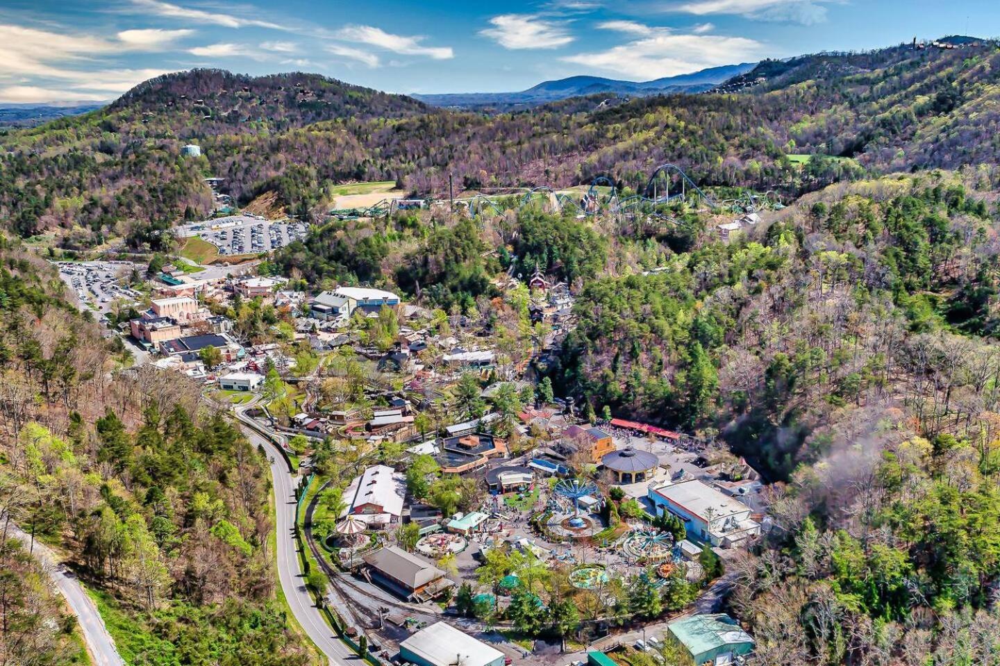 5Br Smoky Cabin Hot Tub, Games, 1 Mi To Parkway Pigeon Forge Luaran gambar