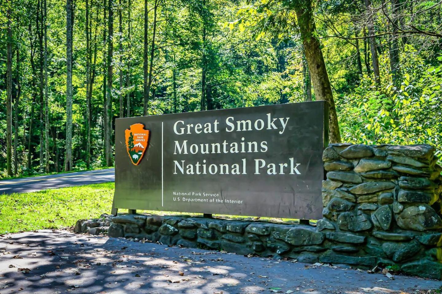 5Br Smoky Cabin Hot Tub, Games, 1 Mi To Parkway Pigeon Forge Luaran gambar